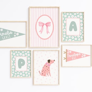 Zestaw 6 Preppy Pink Girls Art Set, Pastel Sister Gallery Wall Art, Wisząca flaga z nazwą, Modny nadruk kokardki, Sztuka ścienna Daisy, Słodka sztuka psa