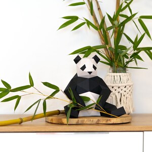 3D Panda Low Poly SVG Modell - DIY Papierkunst Vorlage für Cricut & Silhouette - Geometrisches Tier Bastel-Dekor