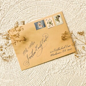 Elegante sobre beige A5 / con sello postal y sello de cera