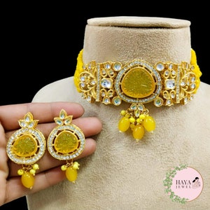 yellow kundan necklace with yellow earring