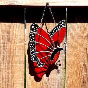 Vitral con forma de mariposa monarca naranja, atrapasol, adornos para ventanas, decoración única para el hogar, regalo único