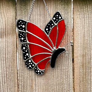 Vitral con forma de mariposa monarca naranja, atrapasol, adornos para ventanas, decoración única para el hogar, regalo único
