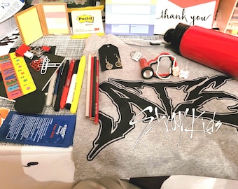 Calling all K-Pop fans! Unbox the ultimate surprise with The Hidden Chapter’s K-Pop Mystery Bundle! Each bundle is packed with exciting K-Po