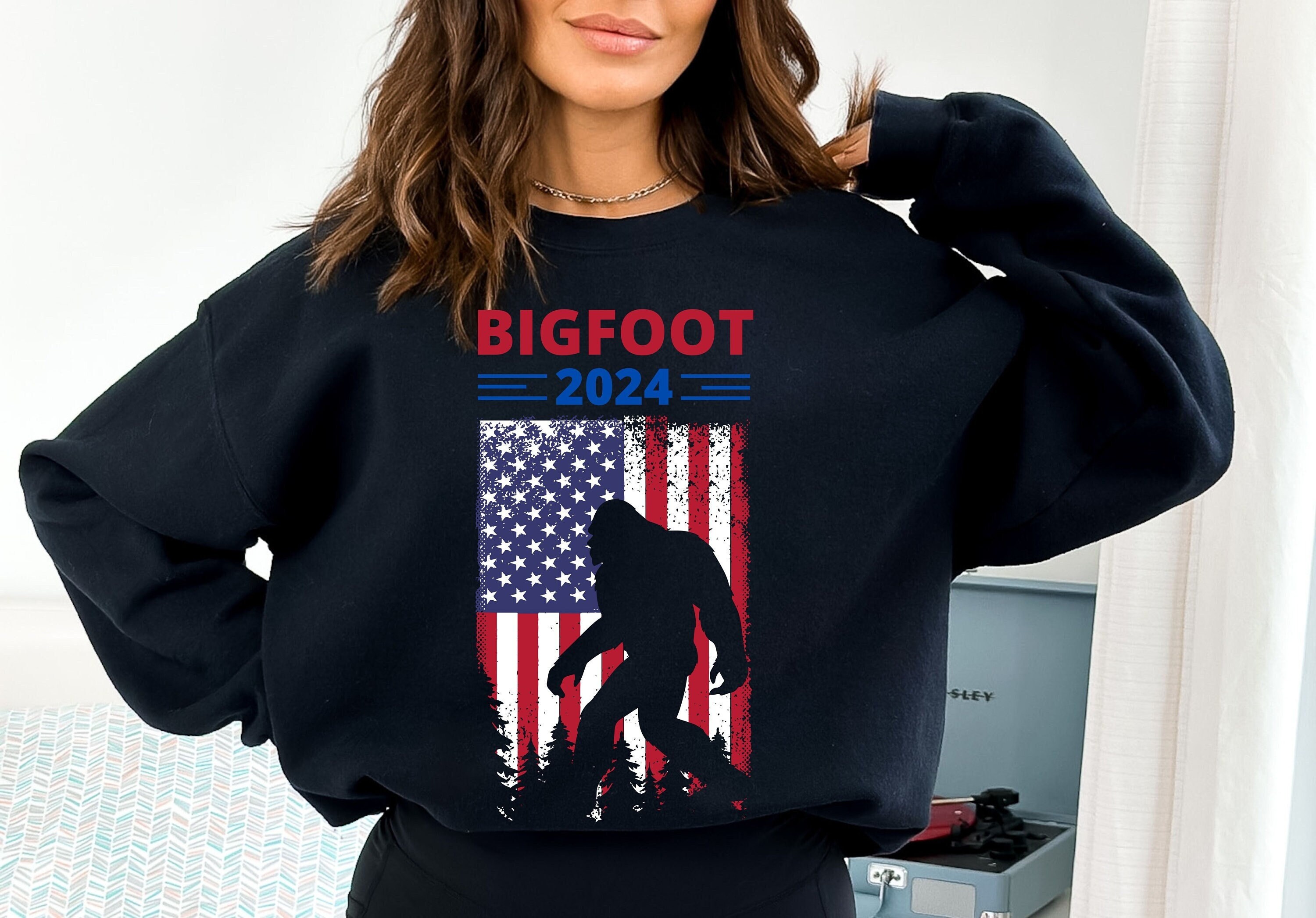 Bigfoot Pizza Shirt / Bigfoots Gift / Yeti Sasquatch Gifts / 