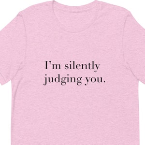 Ti sto giudicando silenziosamente, maglietta con citazione divertente, magliette abbinate BFF, giudizio silenzioso, maglietta sarcastica, maglietta con grafica umoristica, regalo per amico