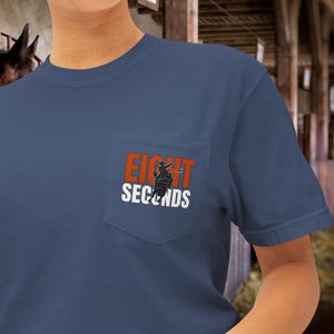Camiseta de bolsillo con colores cómodos de vaquero y jinete de toros de rodeo: lo suficientemente resistente para montar toros, camiseta de rodeo, regalo de jinete de toros de amor para rodeo