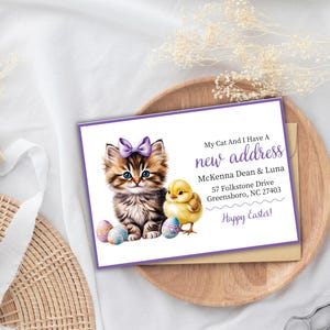 Vrolijk Pasen Mijn kat en ik hebben een nieuw adres Kaart, we zijn verhuisd Aankondiging, nieuw huis thuis, aanpassen, afdrukbaar, paaseieren, housewarming
