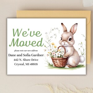 Faire-part de déménagement de lapin de Pâques, carte de voeux imprimable Nous avons déménagé, fleurs printanières de lapin, changement d'adresse, pendaison de crémaillère, nouvelle maison