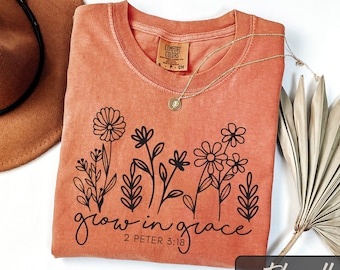 Camisa cristiana con flores silvestres de Comfort Colors - Crecer en la gracia