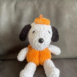 Gehäkelter Halloween Kürbis Snoopy aus Plüsch