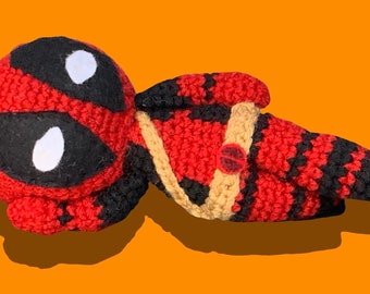 Peluche de Deadpool acostado, tejido a crochet