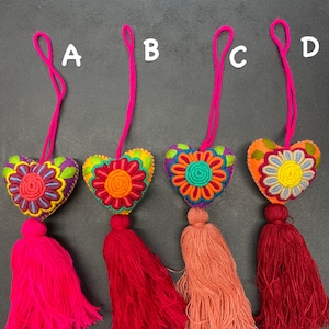 mexican embroidered heart tassel, llavero bordado corazon mexicano, boho, gift, handmade, yarn tassel with pom pom, colgante  estambre