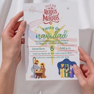 Puede incluir: Una invitación festiva para una fiesta de Navidad, con el texto "Feliz Día de los Reyes Magos" y "Fiesta de Navidad". La invitación incluye ilustraciones de los Reyes Magos y la escena de la Natividad. La fecha es el 6 de diciembre a las 3:00 p.m.