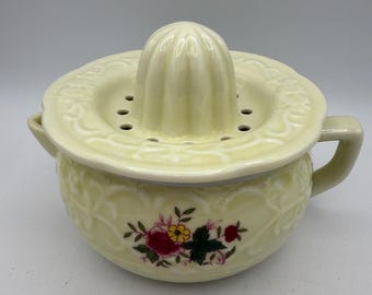 Vintage 1898 China Company Ceramic Citrus Juicer – Floral Design, Manual Reamer with Handle & Strainer