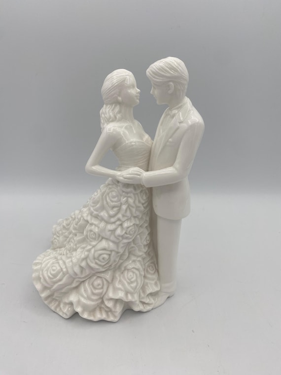 Royal Doulton Monique Lhuillier Modern Love Bride and Groom Cake Topper – Bone China Figurine HN 5424