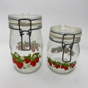 Carlton Glass Strawberry Canister Set, Wire Bale Hinged Lid Ermetico Jar, Set of Two Canisters, 3/4 L and 1 L