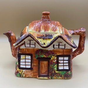 Price Bros Ceramic Teapot YE OLDE COTTAGE Made in England 8.5”