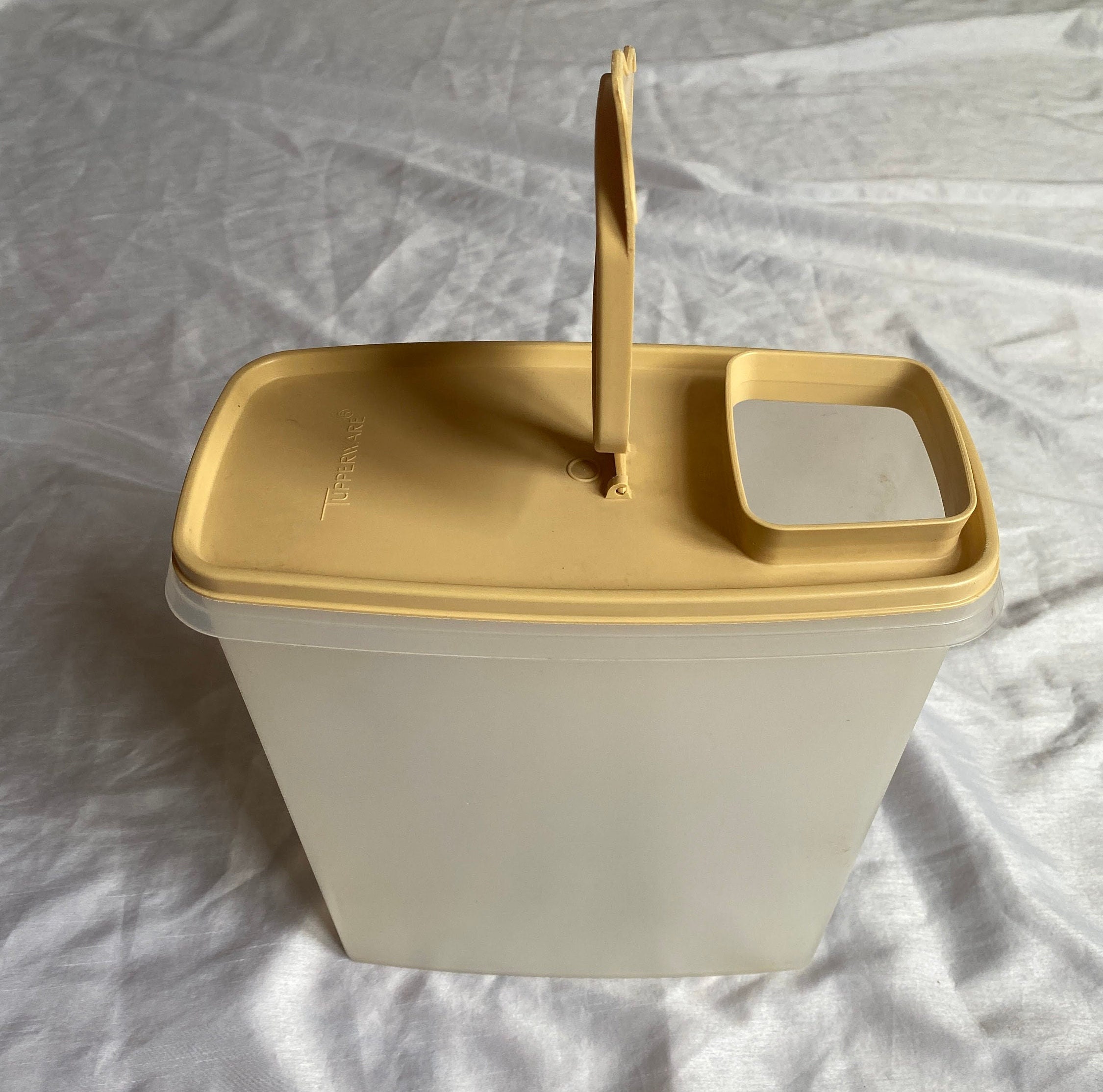 Pair of Vintage Tupperware Packette Light Gold Divided Snack Containers,  813 