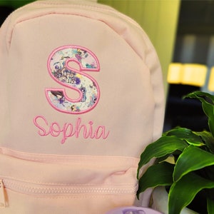 Sac à dos personnalisé pour tout-petit, initiale et nom brodés, mini sac à dos pour chambre d'enfant, sac à dos dinosaure, sac à dos floral, sac pour tout-petit garçon