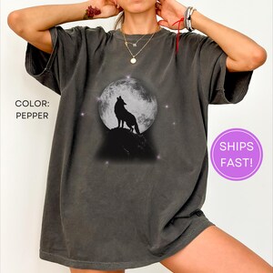 Vintage Wolf 90s Graphic Shirt, Wolf Lovers Retro Tee, 2000s Nature Moon Shirt, Nostalgia Unisex Oversize Tee, Cute Wolf Gift, Black Shirt