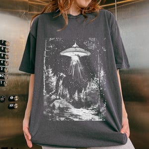 Raccoon Ufo forest Vintage 90s Graphic Shirt, Retro Funny Raccoon Ufo Tee, Alien Shirt, Y2k Halftone Gag Washed Oversize Tee, Funny Shirts