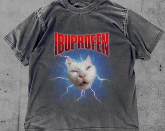 Vintage Rocker Cat Graphic T-Shirt: Retro 90s Moon Design