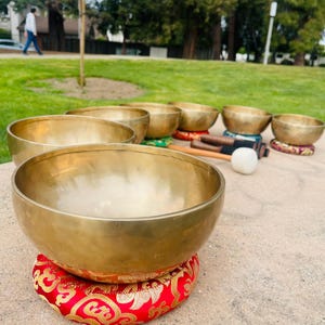 Tibetan Handmade Singing bowl set of 7- Meditation chakra Himalayan singing bowl set from Nepal- 7 chakra note- Yoga Handmade singing bowl