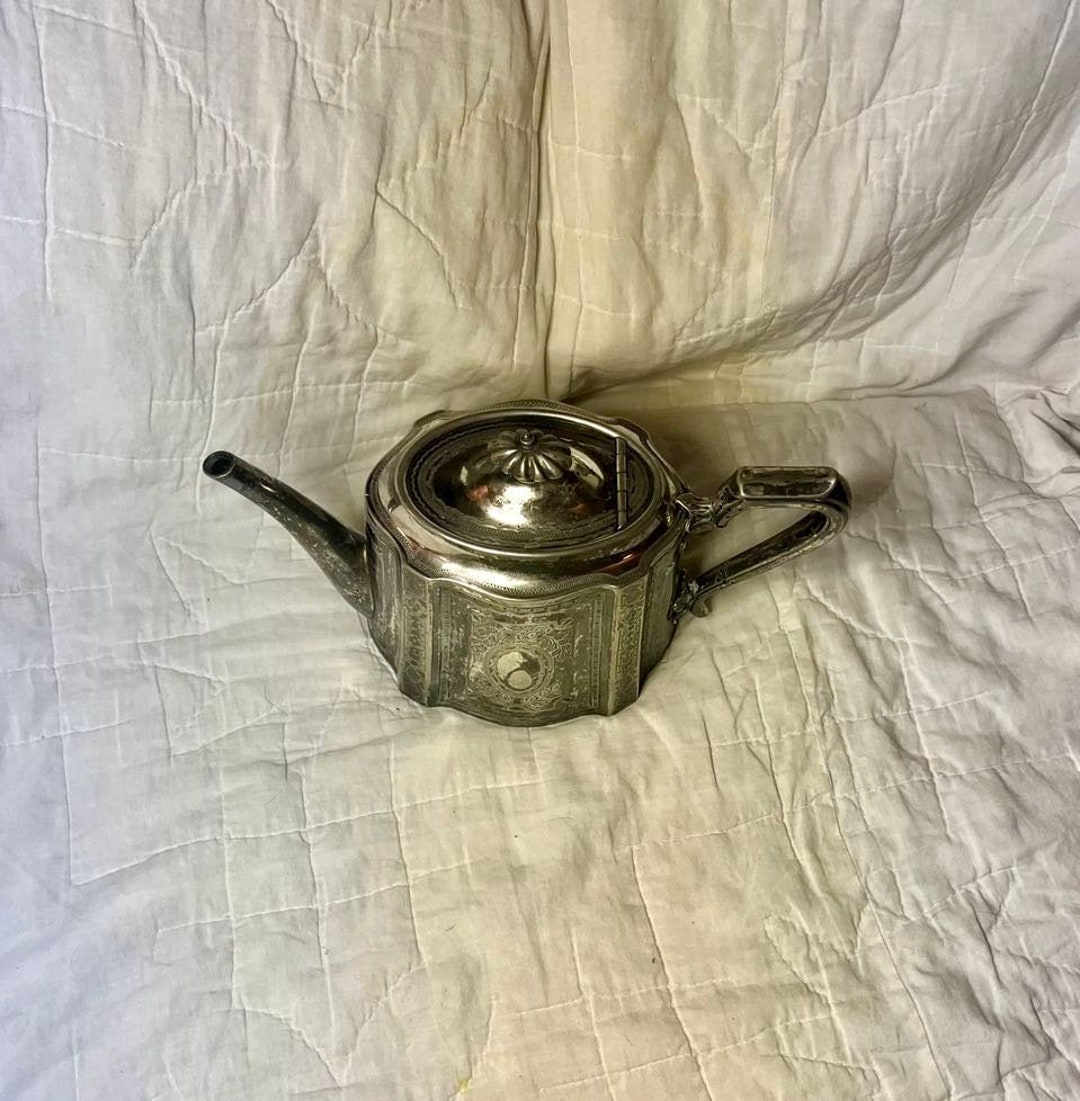 Antique WALKER & HALL Sheffield England Silver Plated Teapot C1895