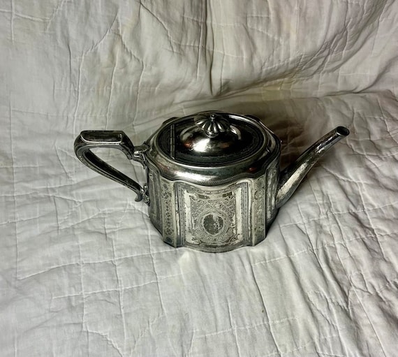 Antique WALKER & HALL Sheffield England Silver Plated Teapot C1895