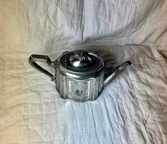 Antique WALKER & HALL Sheffield England Silver Plated Teapot C1895