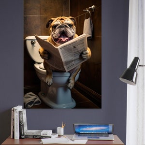 Póster de bulldog inglés leyendo papel higiénico, arte de pared humorístico con animales, decoración de pared con perros peculiares