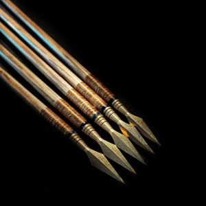 HUNTER ARROW - Special Parabolic Maned Traditional Hunter Arrows - 12 Piece (ABY Archery Design)