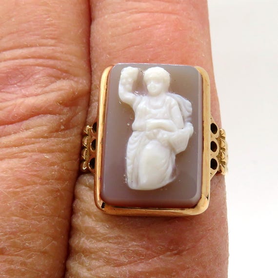 Victorian Rose Gold Hardstone Cameo Ring - Grape Picker