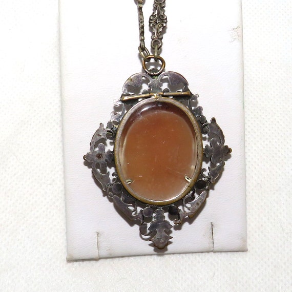 Late Victorian Cameo Locket on Ornate Chain - image 4