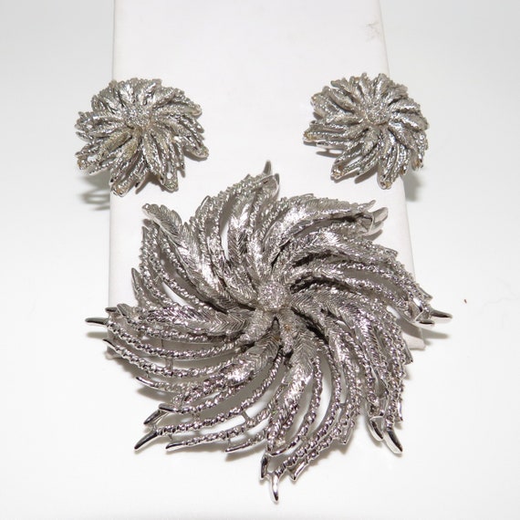 Monet Silver Tone Flower Pin and Clip Earrings - image 1