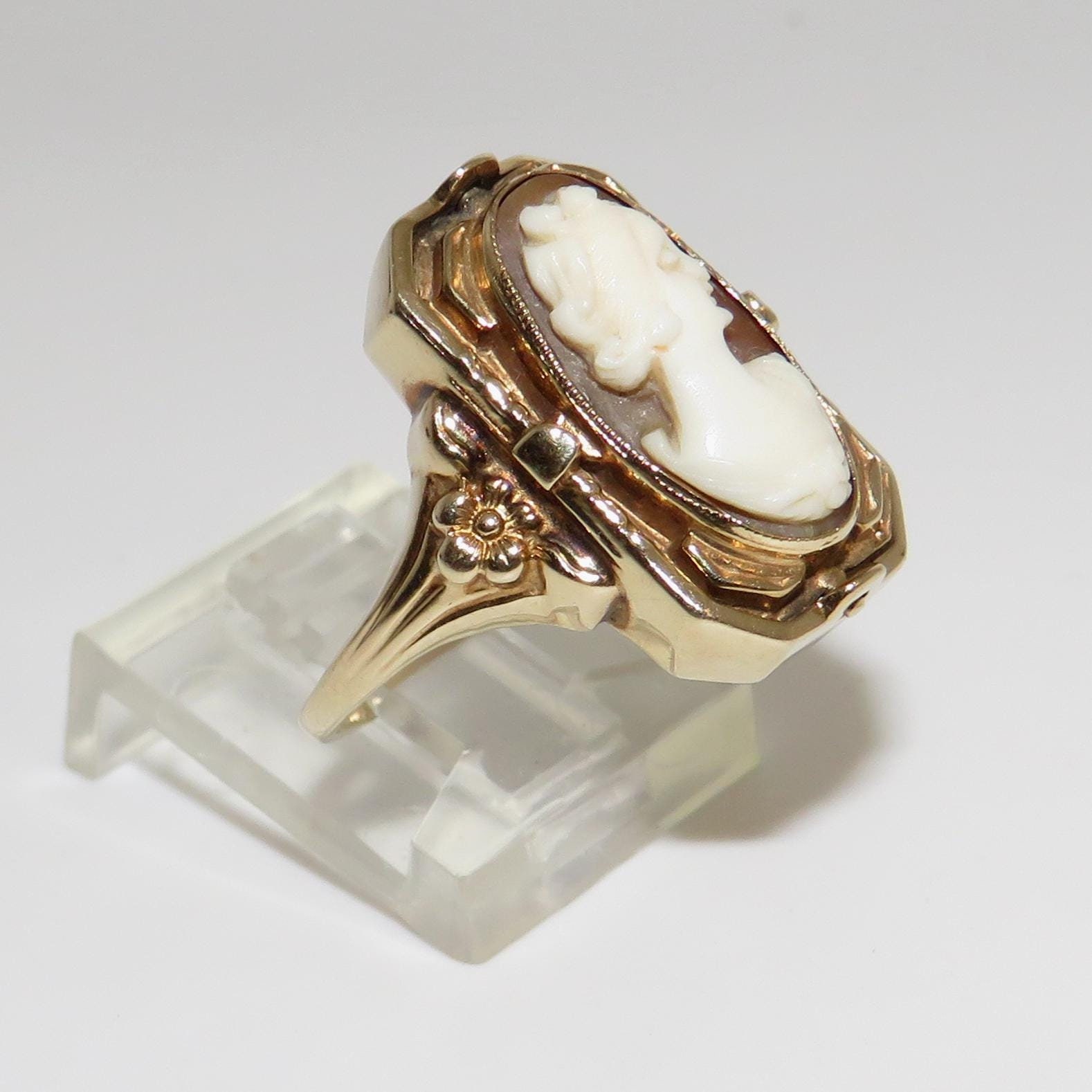 Vintage Gold Cameo Onyx Flip Ring