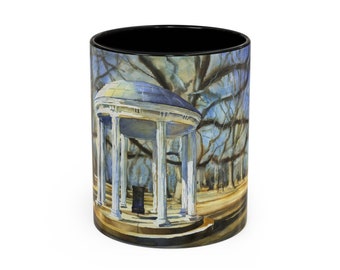 Pintura del antiguo pozo de la UNC. Acuarela de bellas artes del antiguo pozo de la Universidad de Carolina del Norte - Chapel Hill, NC. Taza de café Accent (11, 15 oz).