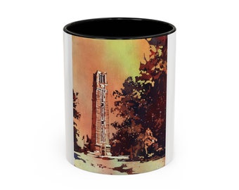 Acuarela, campanario conmemorativo, campus de la Universidad Estatal de Carolina del Norte, decoración para residencias universitarias, regalo para exalumnos, taza de café Accent (11, 15 oz)