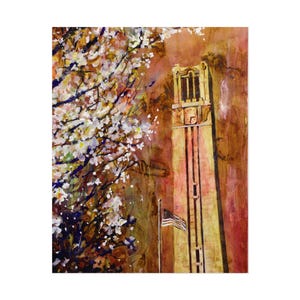 Pode incluir: Pintura artística de uma torre alta e clara com uma bandeira americana ao vento. Flores brancas adornam uma árvore à esquerda, contrastando com os tons quentes do fundo e da torre. Obra de arte.