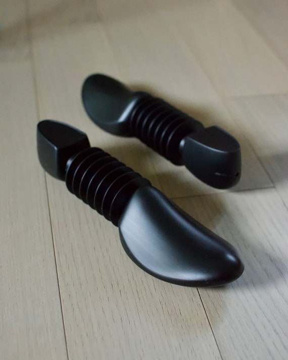 Adjustable shoe deals trees