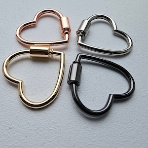 Dainty and cute heart shaped carabiner 28.3mm in height.