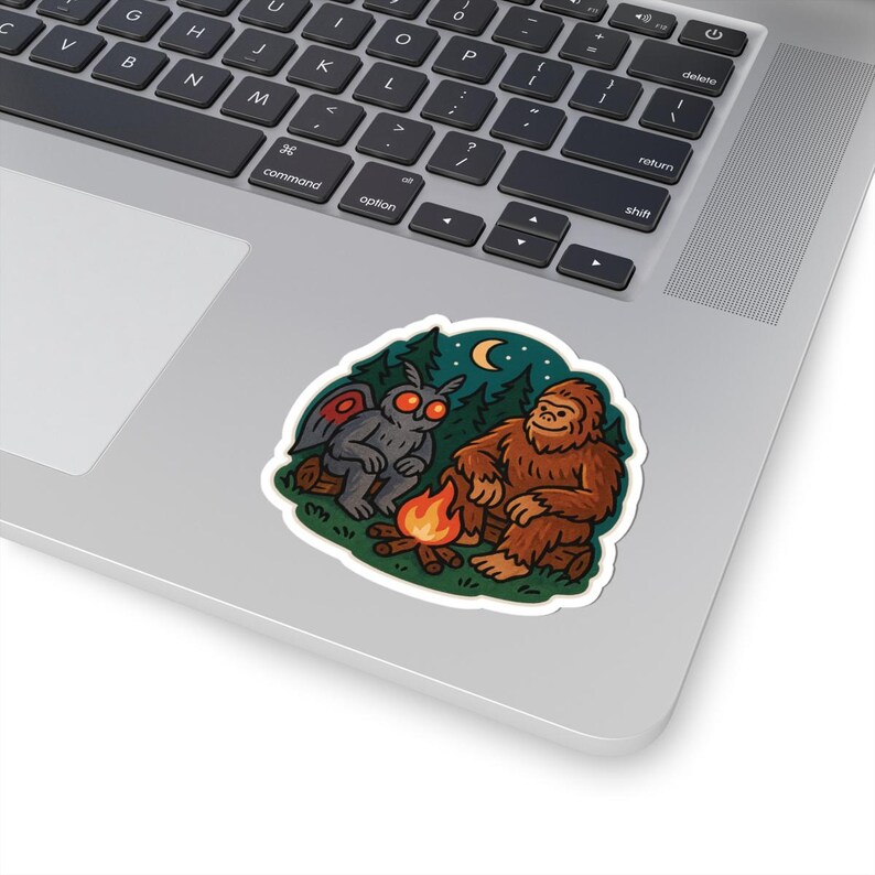 Pegatina de Mothman y Pie Grande, regalo para entusiastas de los críptidos y amantes de lo paranormal. Vinilo adhesivo para botella de agua o portátil con temática de criaturas míticas. imagen 5