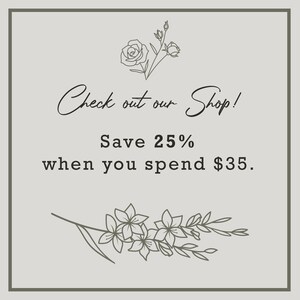Puede incluir: Un cuadrado gris claro con un dise&ntilde;o floral en la parte superior e inferior. El texto dice "&iexcl;Visita nuestra tienda! Ahorra un 25% al gastar 35 &euro;."