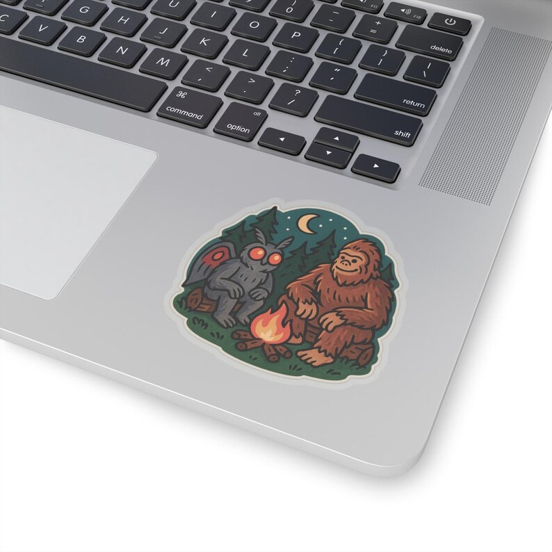 Pegatina de Mothman y Pie Grande, regalo para entusiastas de los críptidos y amantes de lo paranormal. Vinilo adhesivo para botella de agua o portátil con temática de criaturas míticas. imagen 7