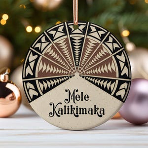 Mele Kalikimaka Ornament Gift for Hawaiian Christmas Decor Lover Ceramic Tree Keepsake with Traditional Island Patterns Holiday Art