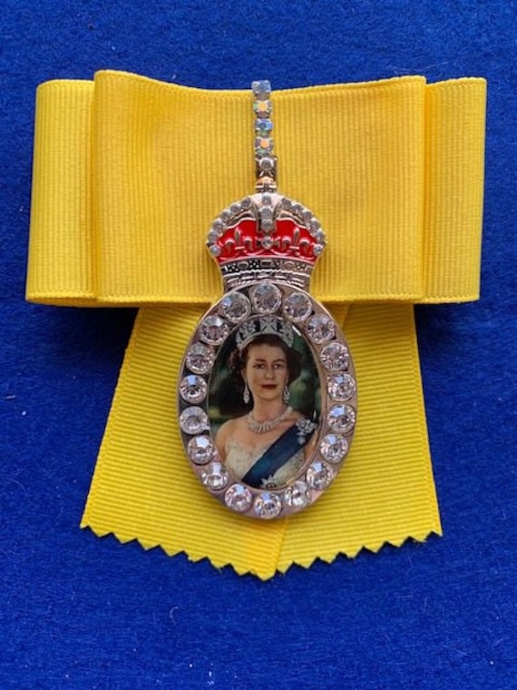 ROYAL FAMILY ORDER - Etsy Canada