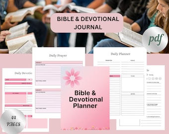 Può includere: Un planner stampabile rosa e bianco con il testo "Bible & Devotional Planner" e "44 Pages". Il planner include sezioni per la preghiera quotidiana, la devozione quotidiana e la pianificazione quotidiana.