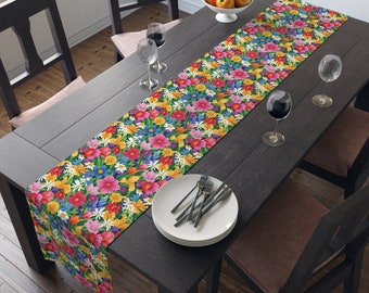 Camino de mesa floral con flores de primavera, decoración de Pascua