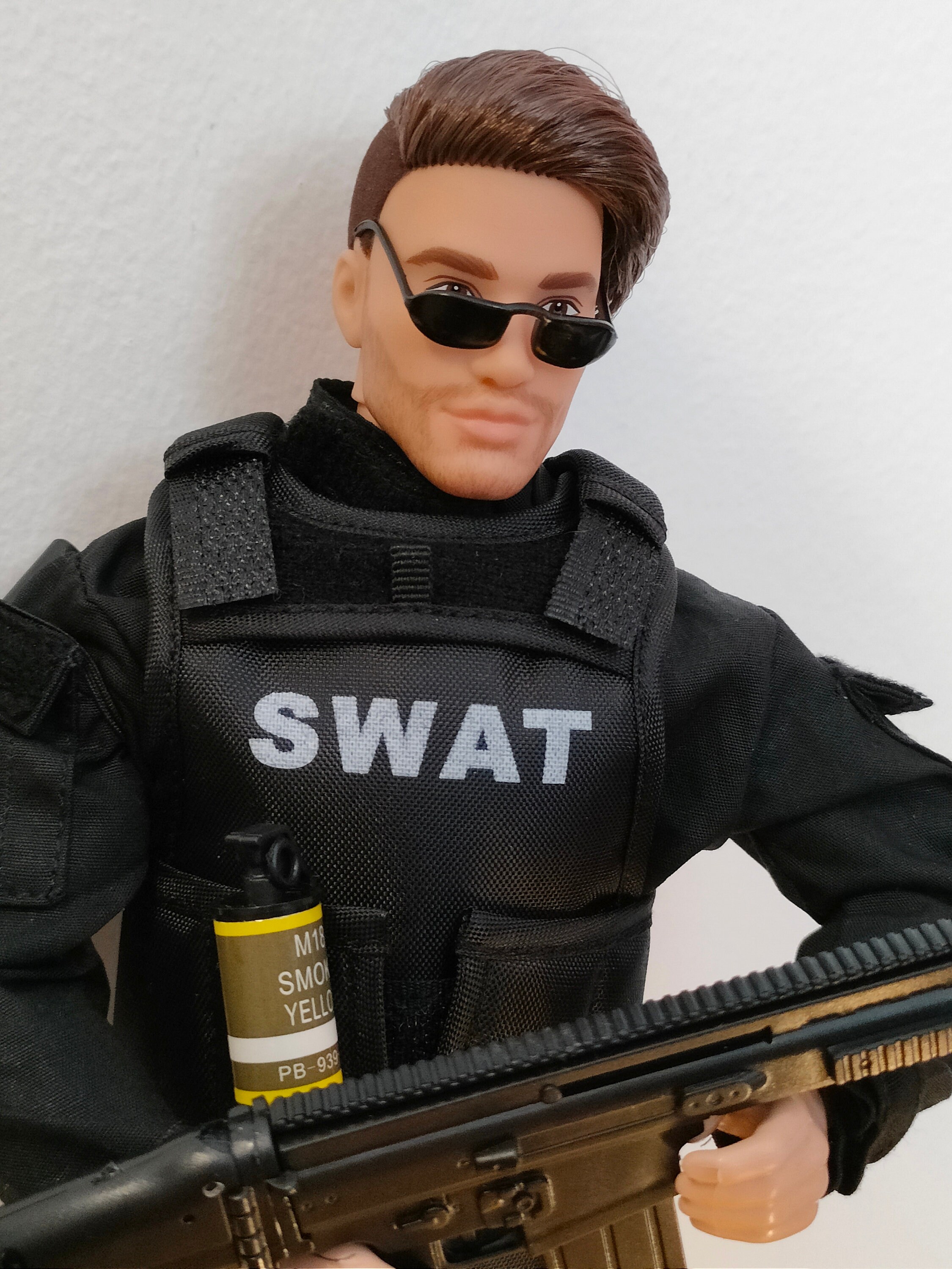 35% Police Quest: SWAT 1+2 on