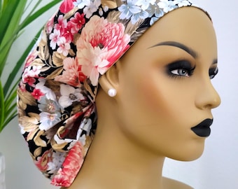Floral Satin gefütterte Pferdeschwanz Scrub Hat: Elegante Pink & Cream Nurse Cap Schützen Haar mit Satin gefüttert Scrub Cap